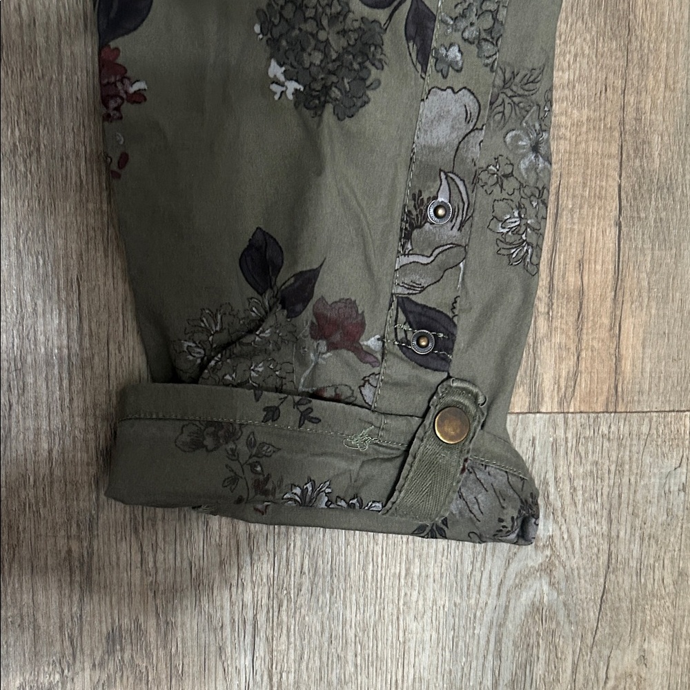 Floral Patterned Green Pants - Picture 3 of 5